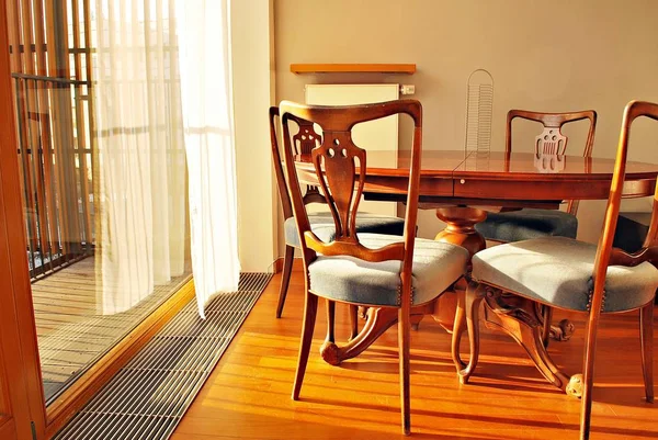 Modern bir binanın içinde..