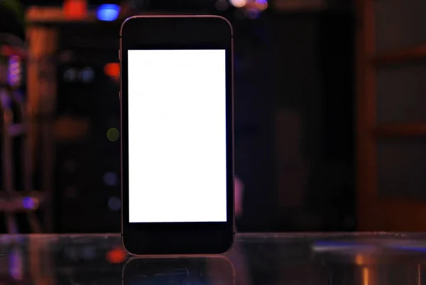 Smartphone realistico nero con schermo bianco , — Foto Stock