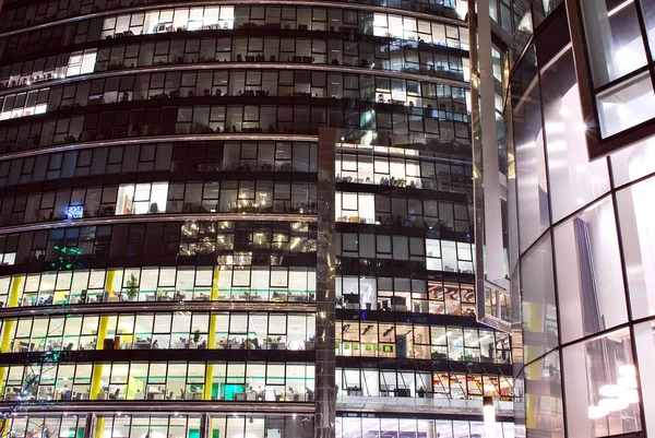 Modern bina. Modern ofis binası ile cam cephe