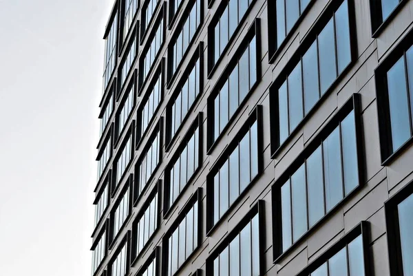 Modern bina. Modern ofis binası ile cam cephe