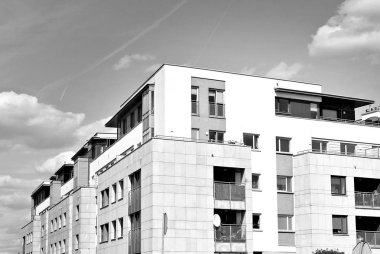 Modern apartman dış görünüşü. siyah ve beyaz