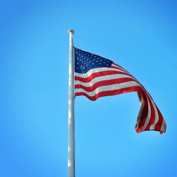 Flag of America on the mast — Stock Photo, Image