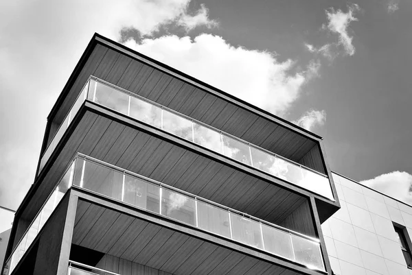Modern apartman dış görünüşü. siyah ve beyaz — Stok fotoğraf