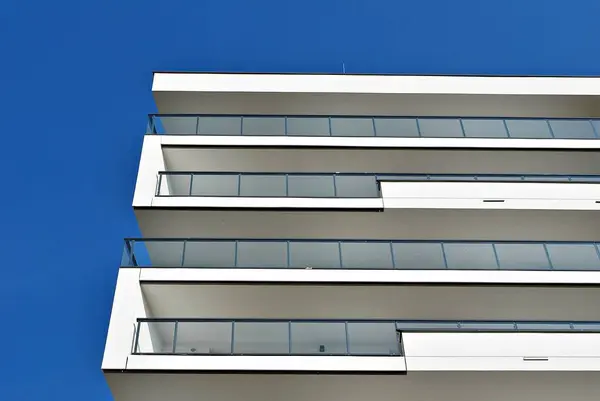 Edifícios de apartamentos modernos exteriores — Fotografia de Stock