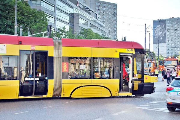 Accident bus et tramway . — Photo