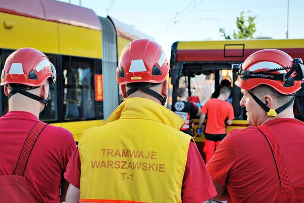 Nehoda městský autobus a tramvaj. — Stock fotografie