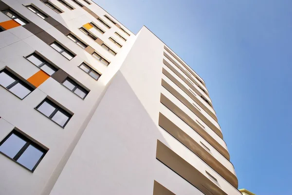 Edifícios de apartamentos modernos exteriores — Fotografia de Stock