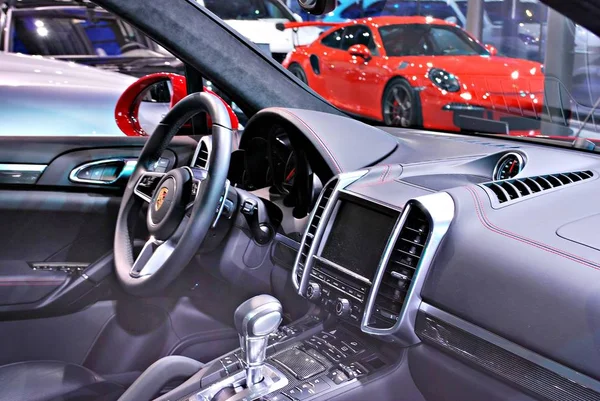 Warschau, Polen. 24. februar 2017. porsche centrum warszawa. Porsche im Schauraum. — Stockbild Porsche Centrum Warschau. — Stockfoto