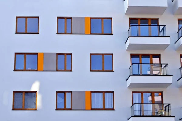 Moderne Wohnhäuser außen — Stockfoto
