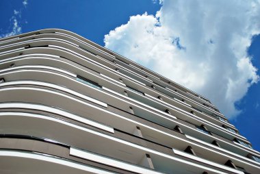 Modern, lüks apartman binası..