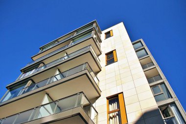 Modern, lüks apartman binası..