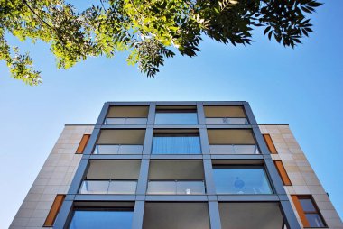 Modern, lüks apartman binası..