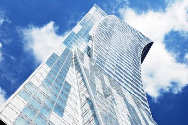 Mavi gökyüzü arka plan üzerinde yüksek apartmanlar