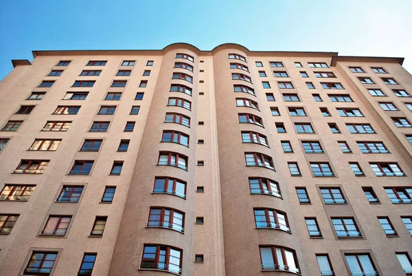 Modern, lüks apartman binası..