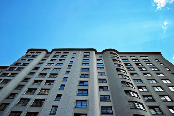 Modern, lüks apartman binası..