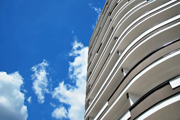 Modern, lüks apartman binası..