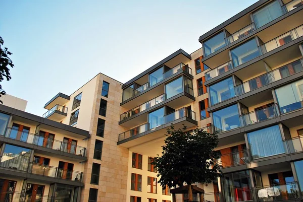 Modern, lüks apartman binası..