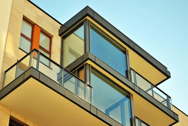 Modern, lüks apartman binası..