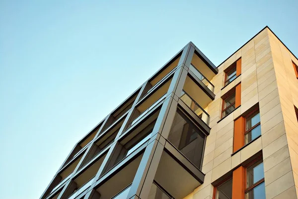 Modern, lüks apartman binası..