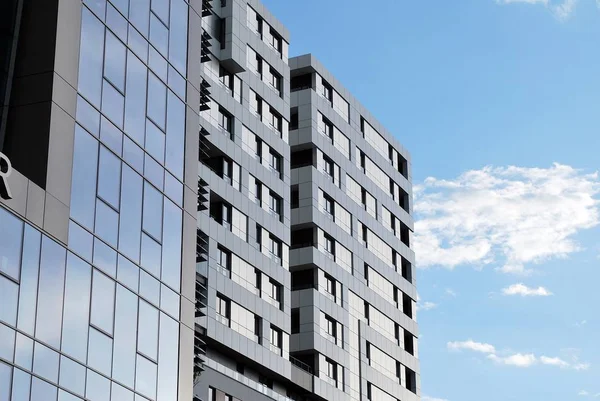 Modern, lüks apartman binası..