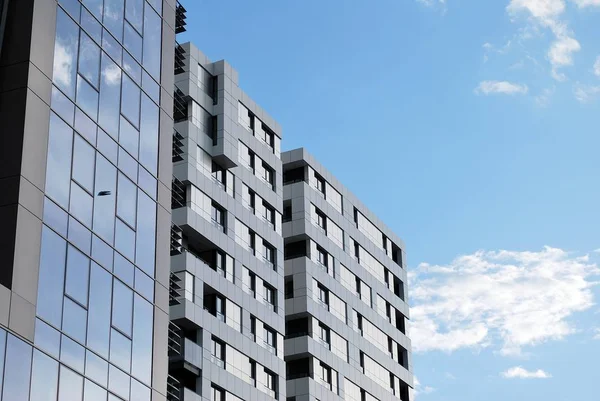 Modern, lüks apartman binası..