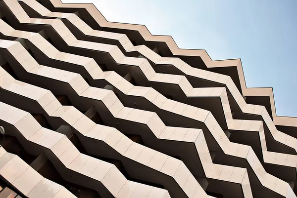 Modern, lüks apartman binası..