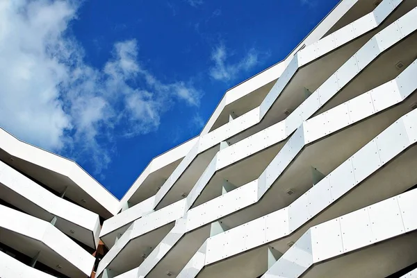 Modern, lüks apartman binası..