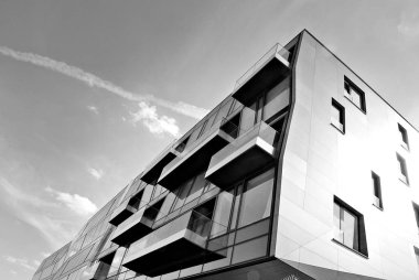 Modern ofis binası ile cam cephe. Siyah ve beyaz