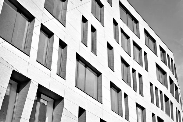 Modern office building with facade of glass. Black and white — Stock Photo, Image