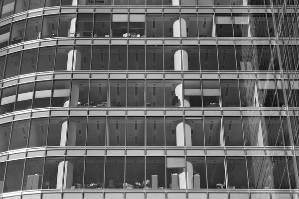 Modern office building with facade of glass. Black and white — Stock Photo, Image