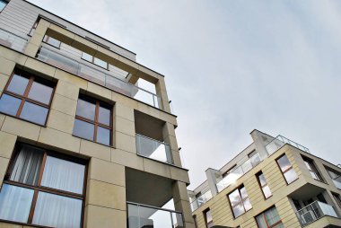  Modern, lüks apartman binası..  