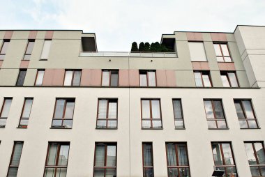  Modern, lüks apartman binası..  