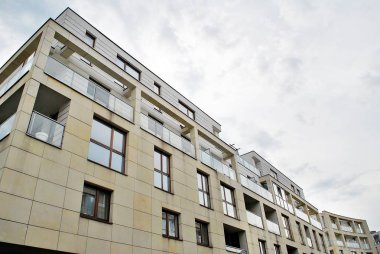  Modern, lüks apartman binası..  