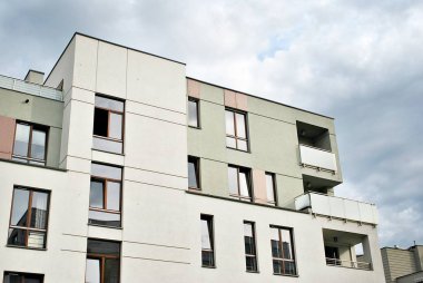  Modern, lüks apartman binası..  