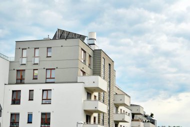  Modern, lüks apartman binası..  