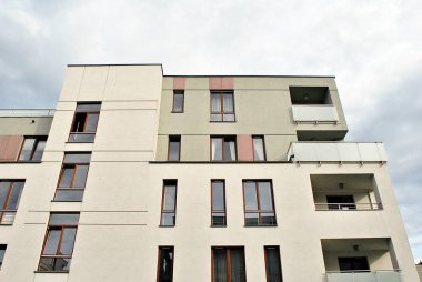  Modern, lüks apartman binası..  