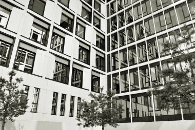 Modern iş ofis binası dış. Siyah ve beyaz