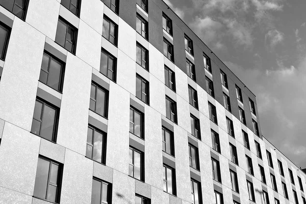 Immeuble moderne et luxueux. Noir et blanc — Photo