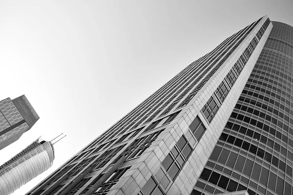 Modern business office building exterior. Black and white — Stock Photo, Image