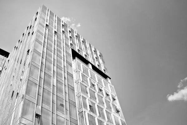 Modern business office building exterior. Black and white — Stock Photo, Image