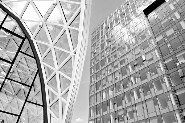 Modern business office building exterior. Black and white — Stock Photo, Image