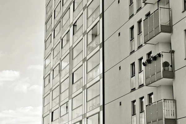 Condominio moderno e di lusso. Bianco e nero — Foto Stock