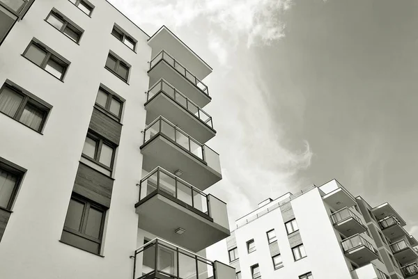 Modern, Luxury Apartment Building. Black and white — Stock Photo, Image