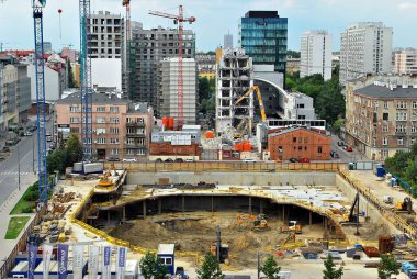 İnşaat alanında. Mennica eski kule