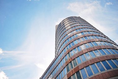 Modern ofis binası. Modern binanın mimari detaylar