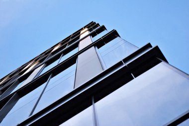 Modern bina. Camdan yapılmış modern ofis binası.