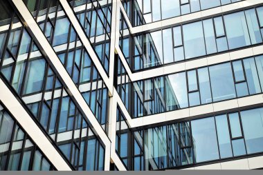 Modern bina. Camdan yapılmış modern ofis binası.