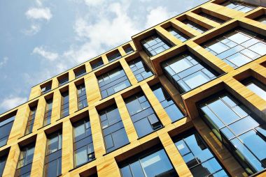 Modern bina. Camdan yapılmış modern ofis binası.