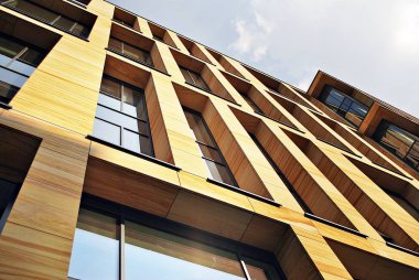 Modern bina. Camdan yapılmış modern ofis binası.