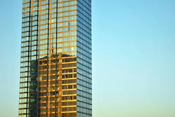 Edifício moderno de apartamentos de luxo . — Fotografia de Stock